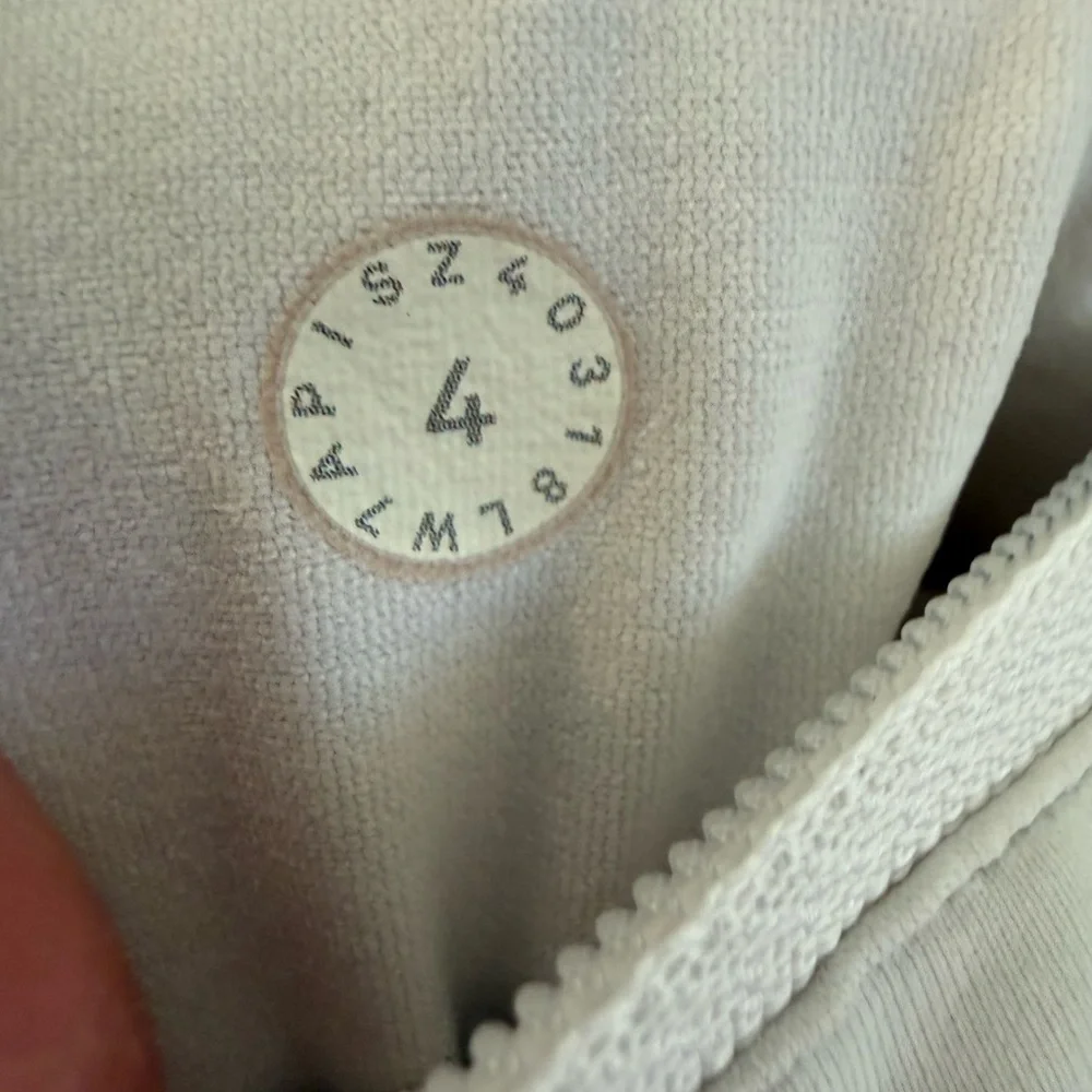 2018 Lululemon Run Times Short II 4” – Exposure Crystallize Multi / White Size 4 - Picture 8 of 8